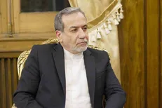 عراقچی: آتش زدن۵۳ مسجد واقعا عجیب بود/ هیچ ایرانی این کار را نمی‌کند + فیلم