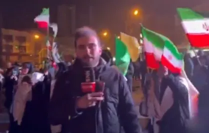 مردم کفن پوش در میدان انقلاب حاضر شدند