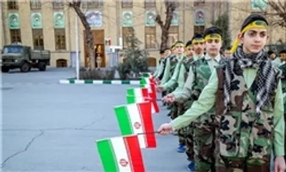 صبحگاه مشترک ۳۰۰۰ دانش&zwnj;آموز بسیجی در دانشگاه افسری امام علی (ع) برگزار شد