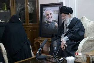 حضور رهبر معظم انقلاب اسلامی در منزل سردار شهید سپهبد سلیمانی