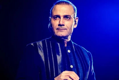 پیشنهاد علیرضا قربانی به حاضران در کنسرتش/ &laquo;می&zwnj;دانی تو&raquo; را با جان و دل گوش کنید