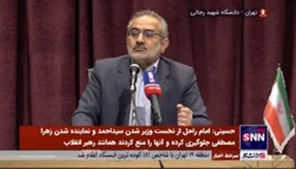 حسینی: علی کریمی صفحه خود را فروخته، پست&zwnj;ها را خود او نمی&zwnj;گذارد عده&zwnj;ای برای او می&zwnj;نویسند، چون سواد ندارد