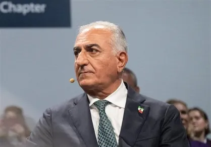 بحران هویت در اپوزیسیون: هیچ کس دیگری را گردن نمی&zwnj;گیرد/ رضا پهلوی منکر طرفدارانش شد + فیلم
