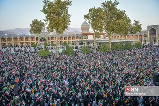 امروز در حرم مطهر شاهچراغ (ع)شوری برپا بود از جنس دانش آموزی، از جنس ذهن های جوان دهه هشتادی !
