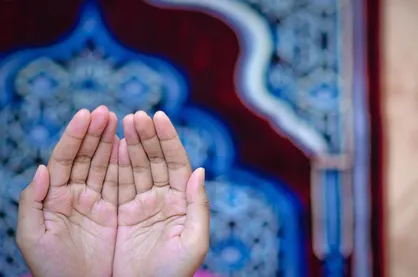 نجوای قدسی در پگاه رمضان؛ آشنایی با دعای سحر + متن و ترجمه