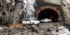 تونل در آزادراه تهران_شمال ریزش کرد/ حبس ۸ نفر