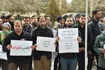 تجمع دانشجویان کرمانشاهی در فرودگاه شهید اشرفی