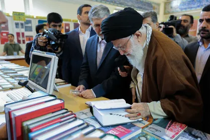 فیلم/ بازدید رهبر انقلاب از سی&zwnj;ویکمین نمایشگاه بین&zwnj;المللی کتاب تهران