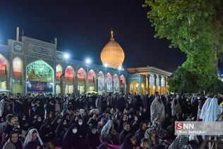 مراسم شام غریبان و لاله‌گردانی شهادت حضرت اباعبدالله الحسین(ع) و شهدای کربلا، شامگاه ۱۷ مرداد ماه ۱۴۰۱ با حضور آیت الله ابراهیم کلانتری تولیت آستان مقدس حضرت شاهچراغ(ع)، خادمین، زائرین و مجاورین بارگاه ملکوتی حرم مطهر حضرت شاهچراغ(ع) شیراز برگزار شد.