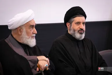 حضور آیت‌الله سید مسعود حسینی خامنه‌ای در مراسم چهلم قائد امت + فیلم