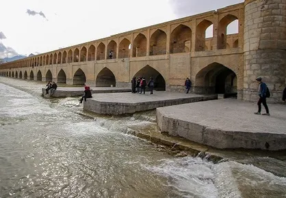 آب زاینده&zwnj;رود به روی کشاورزان بازگشایی شد / افزایش ۴۰ درصدی مصرف نگران کننده است