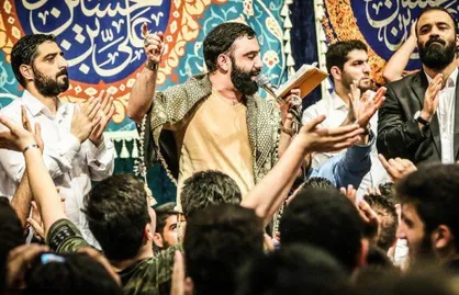 شور و حال خاص مولودی خوانی &laquo;کربلا خونمه...&raquo; + فیلم