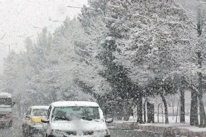 بارش برف و باران در جاده&zwnj;های ۱۱ استان کشور