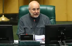 کسانی که حرف از عدم کفایت رئیس جمهور می‌زنند و یا بیانیه‌های کذایی صادر می‌کنند در زمین دشمن بازی می‌کنند