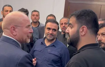 حسین پاک خبرنگار مستقر snn در بیروت در دیدار دوستانه با رئیس مجلس: آقای قالیباف حضور شما بعد از پانزده روز، خنده را روی لب مردم آورد
