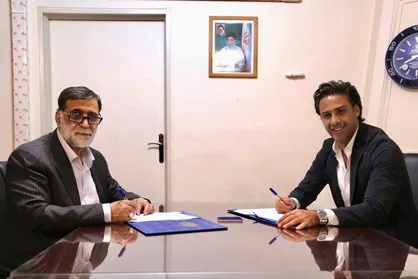 قرارداد سه ساله فرهاد مجیدی با استقلال رسما تمدید شد