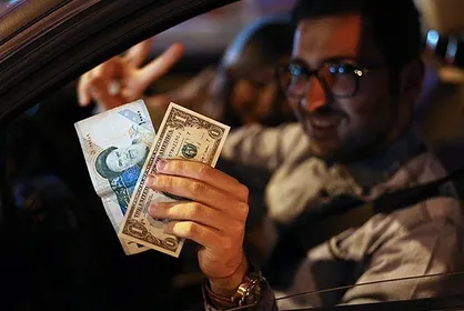 ماجراهای دلار و دولت/ دانشجویان توییترنشین درباره گران شدن دلار چه می&zwnj;گویند؟