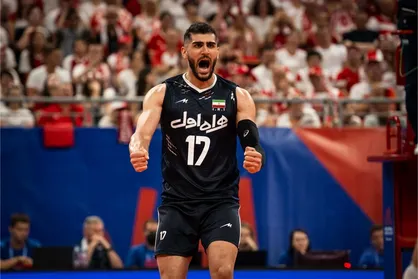 امین اسماعیل نژاد: مدال طلایم را به مدرسه میناب تقدیم می&zwnj;کنم/ خوشحالیم که دوباره دل مردم را شاد کردیم + فیلم