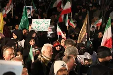 رهبرمان بدانند که ما پشتشان هستیم/ من به نیروهای مسلح که پای لانچر ایستاده‌اند افتخار می‌کنم + فیلم