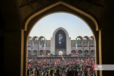 پرچم یالثارات‌ الحسین بر فراز گنبد مصلی تهران + فیلم