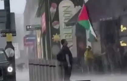 پرچم فلسطین زیر باران ویمبلدون