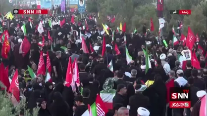 باتوجه به این که درهای ورودی از شدت حضور جمعیت بسته شده است اما حرکت زائران به سوی جمکران ادامه دارد