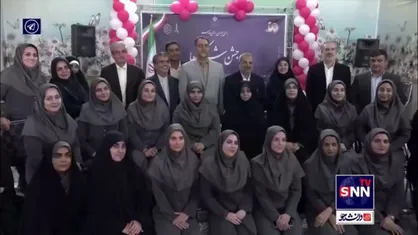 عکس یادگاری وزیر آموزش و پرورش با معلمان ابتدایی