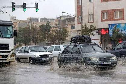 آبگرفتگی در خیابان&zwnj;های شیراز بر اثر بارش شدید باران پاییزی