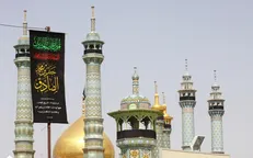 حرم بانوی کرامت سیاه‌پوش شد+فیلم