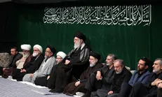 مراسم عزاداری شب تاسوعای حسینی (ع) در حسینیه امام (ره) برگزار شد