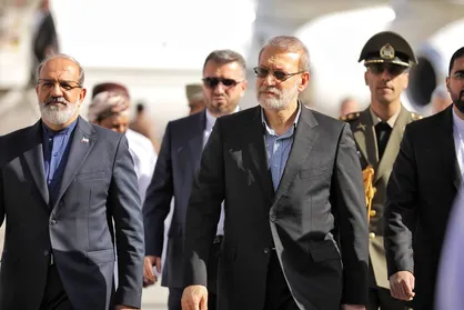 علی لاریجانی وارد مسقط شد + عکس