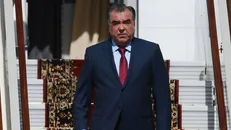 رئیس جمهور تاجیکستان برای مراسم ادای احترام به پیکر رهبر شهید انقلاب وارد تهران شد + فیلم