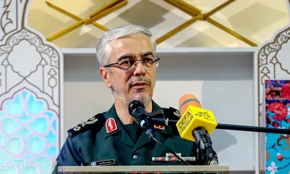 سرلشکر باقری: خود صهیونیست&zwnj;ها می&zwnj;گویند ۸۰ سالگی را نمی&zwnj;بینند؛ این همان وعده رهبرانقلاب است / هم اکنون دو ماهواره در مدار زمین داریم