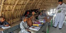 توزیع ۴۰ هزار بسته لوازم‌التحریر در مناطق محروم توسط بنیاد مستضعفان