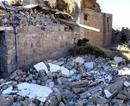 جهادگران بسیج دانشجویی به مناطق زلزله زده میانه اعزام شدند