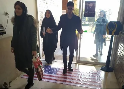اگر پرچم آمریکا را از زیر پا برندارید، خومان برمی&zwnj;داریم