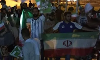 هواداران فوتبال در فرودگاه منتظر ملی پوشان فوتبال ایران+عکس