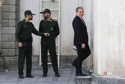 اعضای هیئت دولت در جمع خبرنگاران