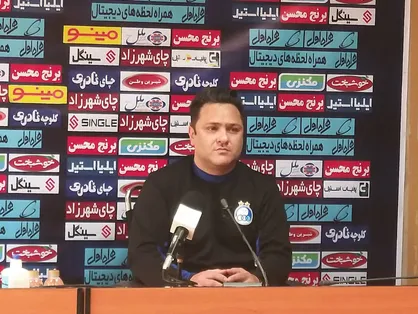 مربی استقلال در نشست خبری: با قهرمانی در سه جام دل هواداران را شاد می کنقم