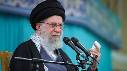 همه باید در دفاع از نظام اسلامی و ایران عزیز با هم و در کنار هم و یکی باشیم