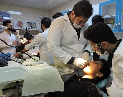 اردوی جهادی علوم پزشکی اهواز در اروند کنار برگزار شد/ ١٠٧ خانواده نیازمند اطعام شدند