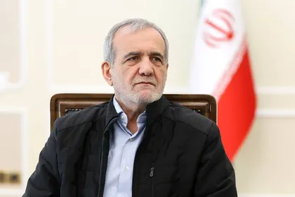 پزشکیان: اختلاف&zwnj;نظر&zwnj;ها هست، اما پای وطن که می&zwnj;رسد همه کنار هم هستیم / باید برای ساختن انسان&zwnj;های توانمند تلاش کنیم + فیلم