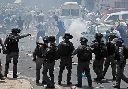 حمله نظامیان صهیونیست با گلوله جنگی و گاز اشک آور به شهرکی در فلسطین