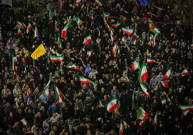 دولت ایران در آستانه گذار به دولت بازسازنده