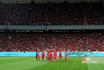 سفره افطار جالب هوادار پرسپولیس قبل از شروع بازی تیم محبوبش+عکس