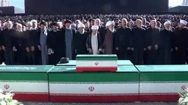 اقامه نماز بر پیکر رهبر شهید انقلاب در حرم رضوی