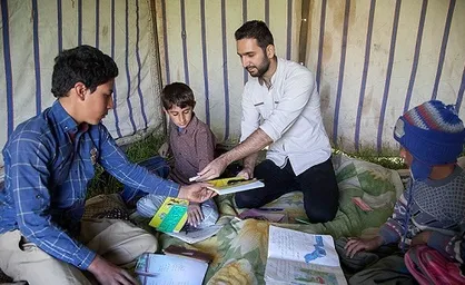 گروه جهادی شهید اسداللهی بسیج دانشجویی دانشکده پرستاری ملایر به کمک دانش&zwnj;آموزان محروم می&zwnj;رود
