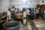 پخت غذای موکب هییت الزهرای دانشگاه شریف