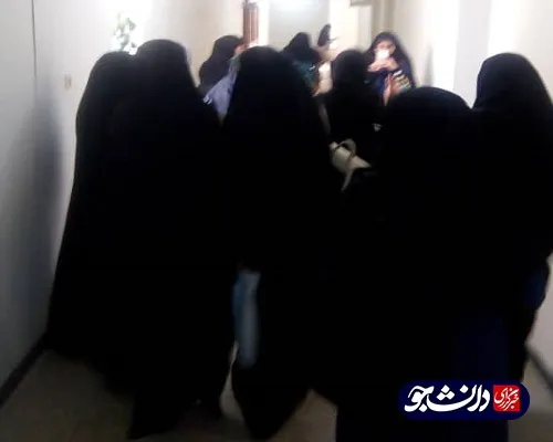 تجمع دانشجویان خلیج فارس بوشهر در اعتراض به ورود آقایان عضو شورای صنفی به خوابگاه دختران