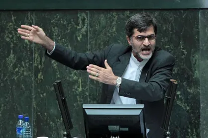 کوچک&zwnj;زاده: زبان انگلیسی، منحوس است/ قالیباف: اشتباه لفظی بوده؛ من از طرف آقای کوچک&zwnj;زاده عذرخواهی می&zwnj;کنم + فیلم